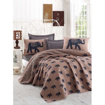 Cuvertura de pat dubla, Eponj Home, Fil Blue, 200x235 cm, 100% bumbac, maro/bleumarin Cuvertura de pat dubla, Eponj Home, Fil Blue, 200x235 cm, 100% bumbac, maro/bleumarin