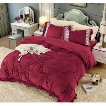 Lenjerie pat dublu catifea deluxe, 4 piese, cu pliuri si inimioare brodate