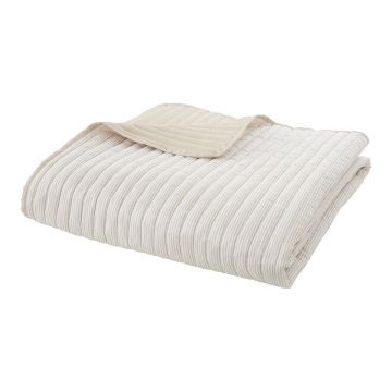 Cuvertură bej matlasată 220x230 cm Stripe – Catherine Lansfield