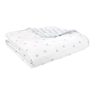 Cuvertură pentru copii albă-albastră matlasată din bumbac 135x190 cm Mini Star & Stripes – Bianca