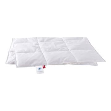 Pilotă cu umplutură de pene pentru vară de tip pătură pentru copii 67x100 cm Capella Baby – Universe of Sleeping