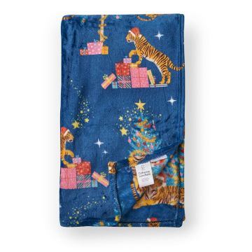 Pătură albastră din micropluș/cocolino 130x170 cm cu model de Crăciun Christmas Tiger – Catherine Lansfield