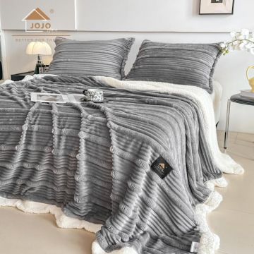 Patura Cocolino Groasa cu Blanita Premium 200x230cm + 2 Fete de Perna 50x70cm, Gri Deschis