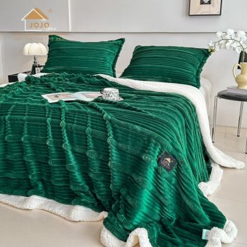 Patura Cocolino Groasa cu Blanita Premium 200x230cm + 2 Fete de Perna 50x70cm, Verde Smarald