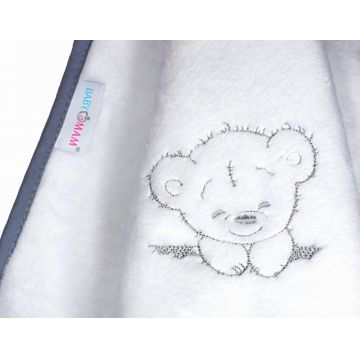 Paturica din plus pentru copii BabyMam, dimensiune 75 x 100 cm, model brodat White Teddy Bear