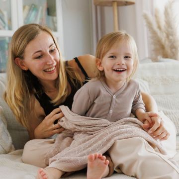 Paturica tricotata Babyono 167302 din fibre de bambus bej 75x100 cm