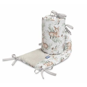 Protectie laterala patut Sensillo Karo Deers 180x30 cm cu doua fete,suprafata din bumbac imprimatplus,umplutura antialergica,prindere cu panglici