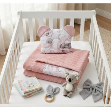 Set paturica si pernuta Bocioland Waffle Dream Pink 75x100 cm,realizat din bumbac 100,recomandat de la nastere