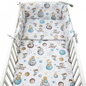 Set lenjerie de patut 3 piese Kerstin Micul print cu husa de pilota,fata de perna si aparatoare laterala 180x30 cm,din bumbac,inchidere cu fermoar,compatibila pautut 120x60 cm