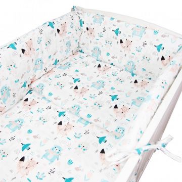 Set lenjerie de patut pentru copii Kerstin Woodland Animals, compus din 3 piese, cu Husa de pilota, Fata de perna si Bumper, realizate din bumbac, prevazute cu fermoare