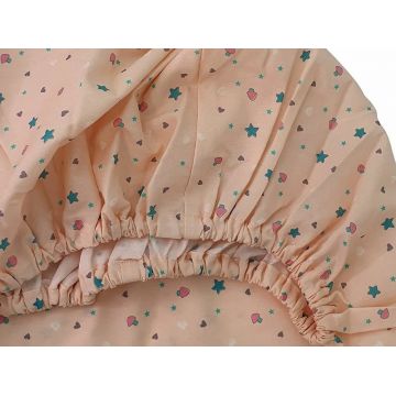Cearceaf Lumea stelutelor colorate patut bebelus 70x120 cm cu elastic din bumbac