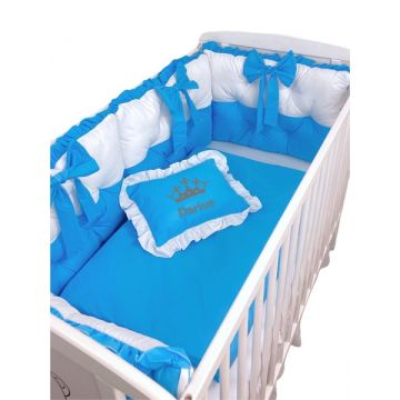 Lenjeria de pat Personalizata cu 4 perne aparatori matlasate, cearceaf cu volanas, pilota si pernuta 120x60 cm albastru turquoise