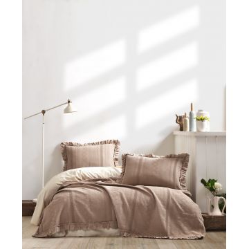 Set cuvertura de pat dubla Pique, 3 piese, 220x240 cm, 100% bumbac Jacquard, Saheser, Tziana, bej Set cuvertura de pat dubla Pique, 3 piese, 220x240 cm, 100% bumbac Jacquard, Saheser, Tziana, bej