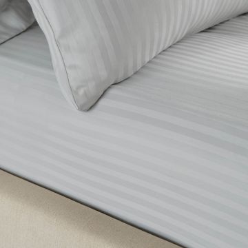 Cearceaf gri cu elastic 135x190 cm Satin Stripe - Catherine Lansfield
