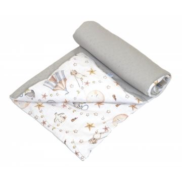 Paturica pentru copii by Amy cu doua fete din bumbac 100x75cm Circ blue