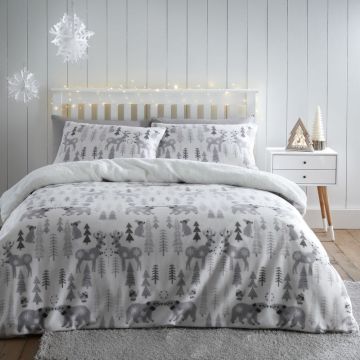 Lenjerie de pat albă-gri din micropluș pentru pat de o persoană 135x200 cm Winter Wonderland – Catherine Lansfield