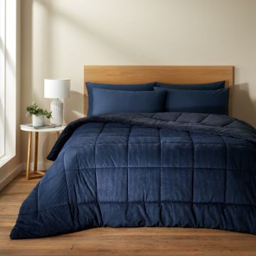Cuvertură albastru-închis matlasată din micropluș pentru pat dublu 200x220 cm Cosy Cord – Catherine Lansfield