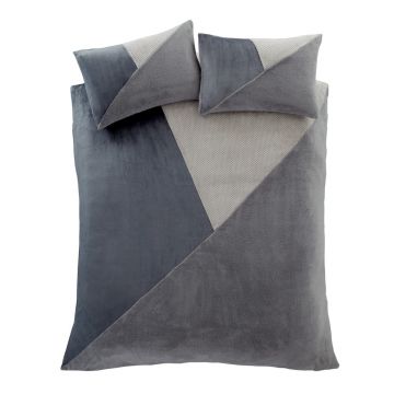 Lenjerie de pat gri din polar/fleece pentru pat dublu/extinsă 230x220 cm Cosy Larsson Geo – Catherine Lansfield