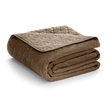 Cuvertură maro deschis matlasată din catifea 240x260 cm Laila – Restilo