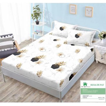 Husa de pat cu elastic 160x200 din Bumbac Finet + 2 Fete de Perna - Alb Cu Modele Aurii