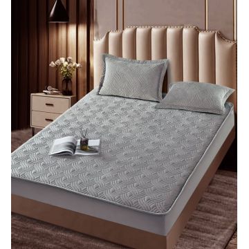 Husa matlasata tip topper din catifea, 180x200cm + 2 fete de perna 50x70cm - Gri Deschis