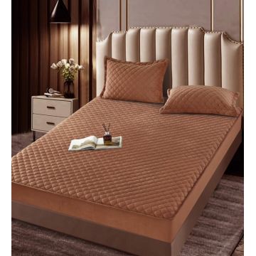 Husa matlasata tip topper din catifea, 180x200cm + 2 fete de perna 50x70cm - Maro