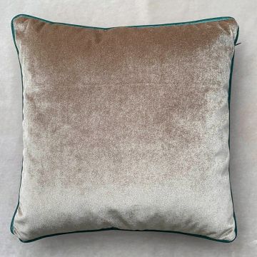 Husa de perna, Mink Velvet Pillow Cover, 43x43 cm, Polipropilena, Nurca / Crema Husa de perna, Mink Velvet Pillow Cover, 43x43 cm, Polipropilena, Nurca / Crema
