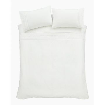 Lenjerie de pat albă pentru pat dublu/extinsă 230x220 cm Broderie Anglaise – Catherine Lansfield